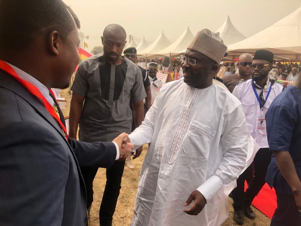 Dr Bawumia exchanging pleasantries at the Ahmadiyya Muslim Mission event