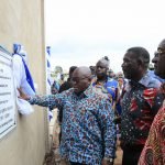President Akufo-Addo unveiling the plaque at the commissioning