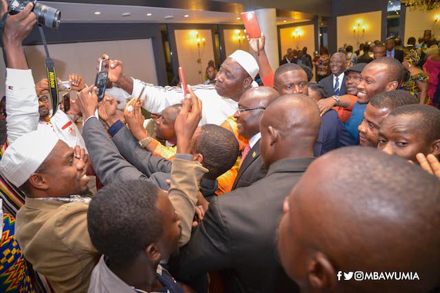 Bawumia in a selfie pose with Ghanaians in Lebanon