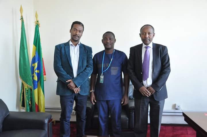 Selasi Kofi Ackom (m) with officials of the chamber of commerce