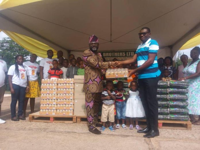 Mr. Tetteh presenting the items to the Tema SOS Village