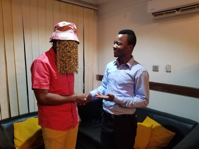 Anas and Adeti in a hearty chat